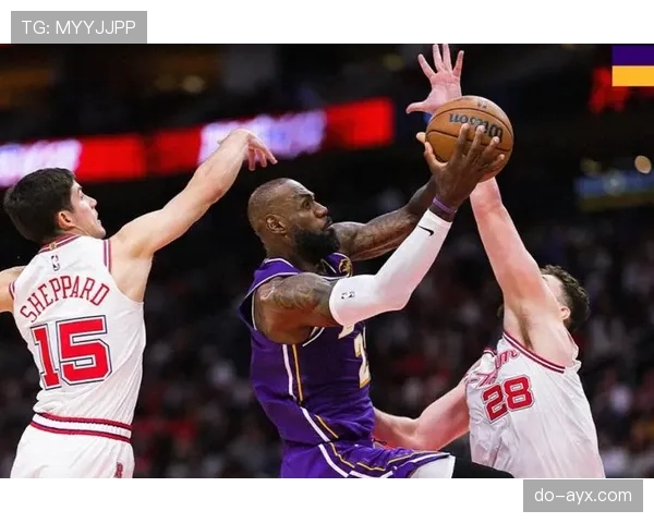 沃西突破拉开进攻空间助湖人内线效率提升明显